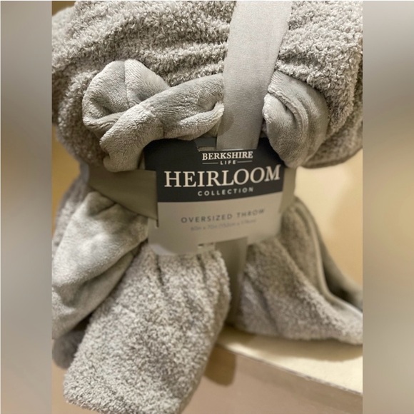 Berkshire Heirloom Collection Plush Gray Throw - Picture 5 of 5